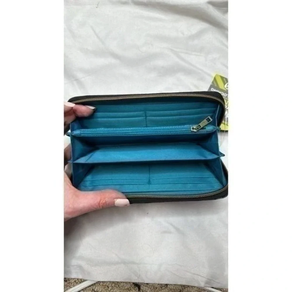 Travelon Animal Print Weistlet/Wallet. New.